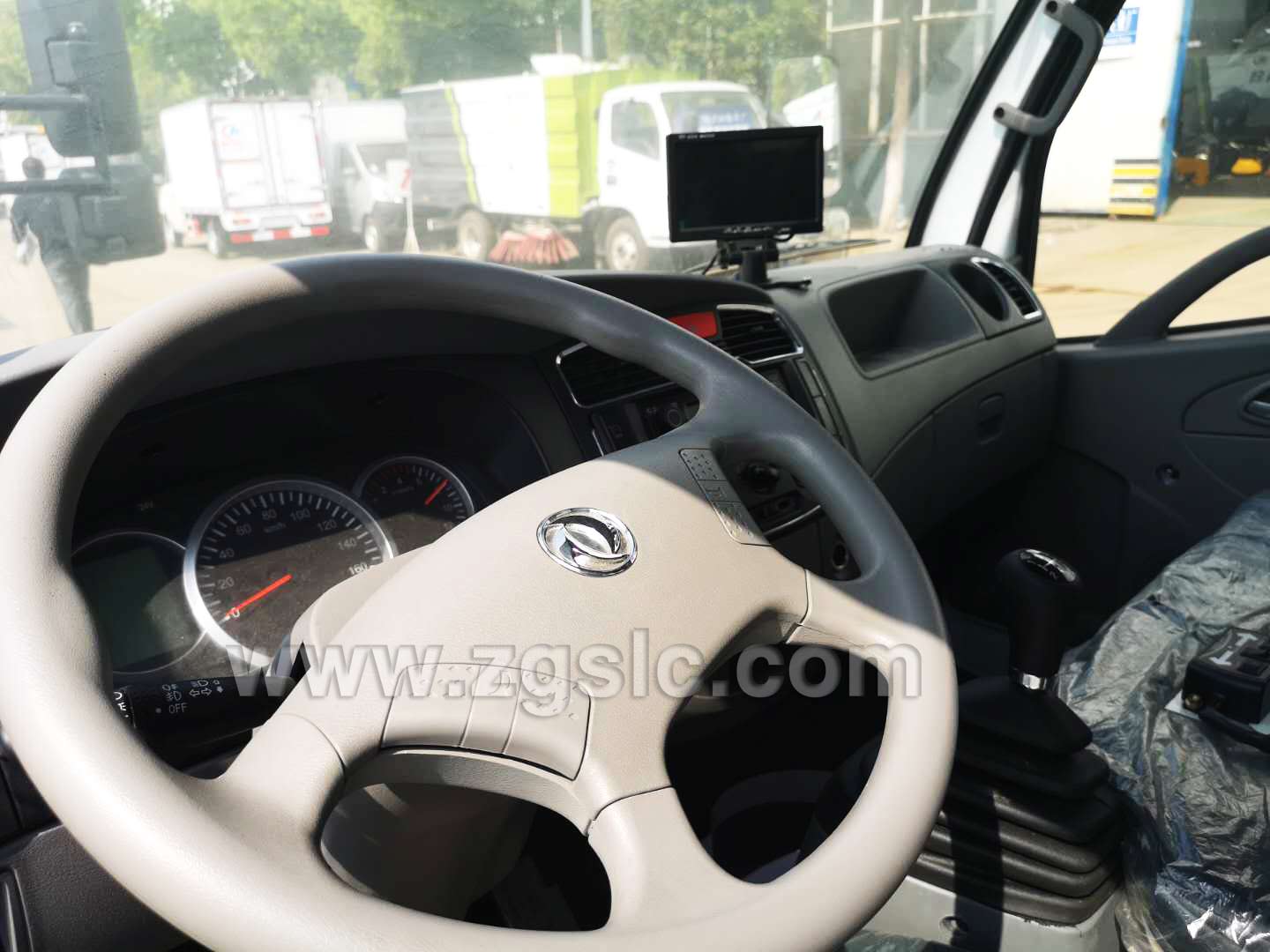 東風(fēng)多利卡護(hù)欄清洗車(國(guó)五)