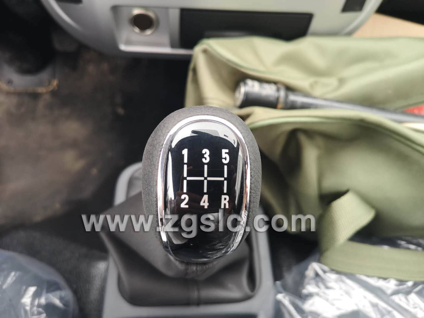 東風(fēng)途逸易燃?xì)怏w廂式運(yùn)輸車（國(guó)五）