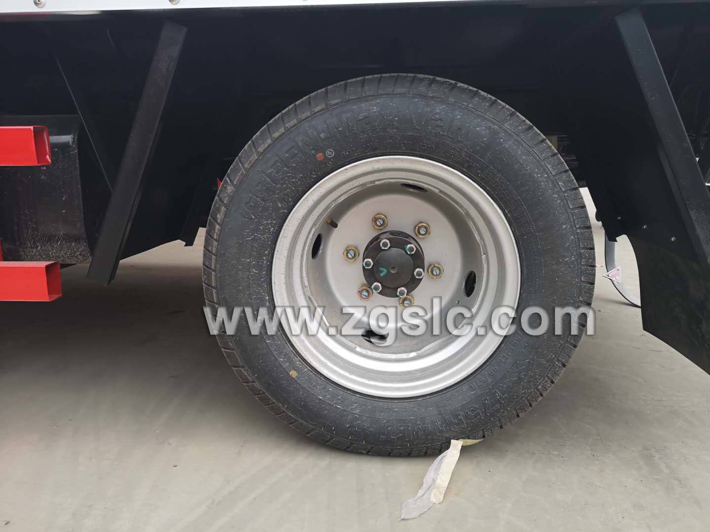 東風(fēng)途逸易燃?xì)怏w廂式運(yùn)輸車（國(guó)五）