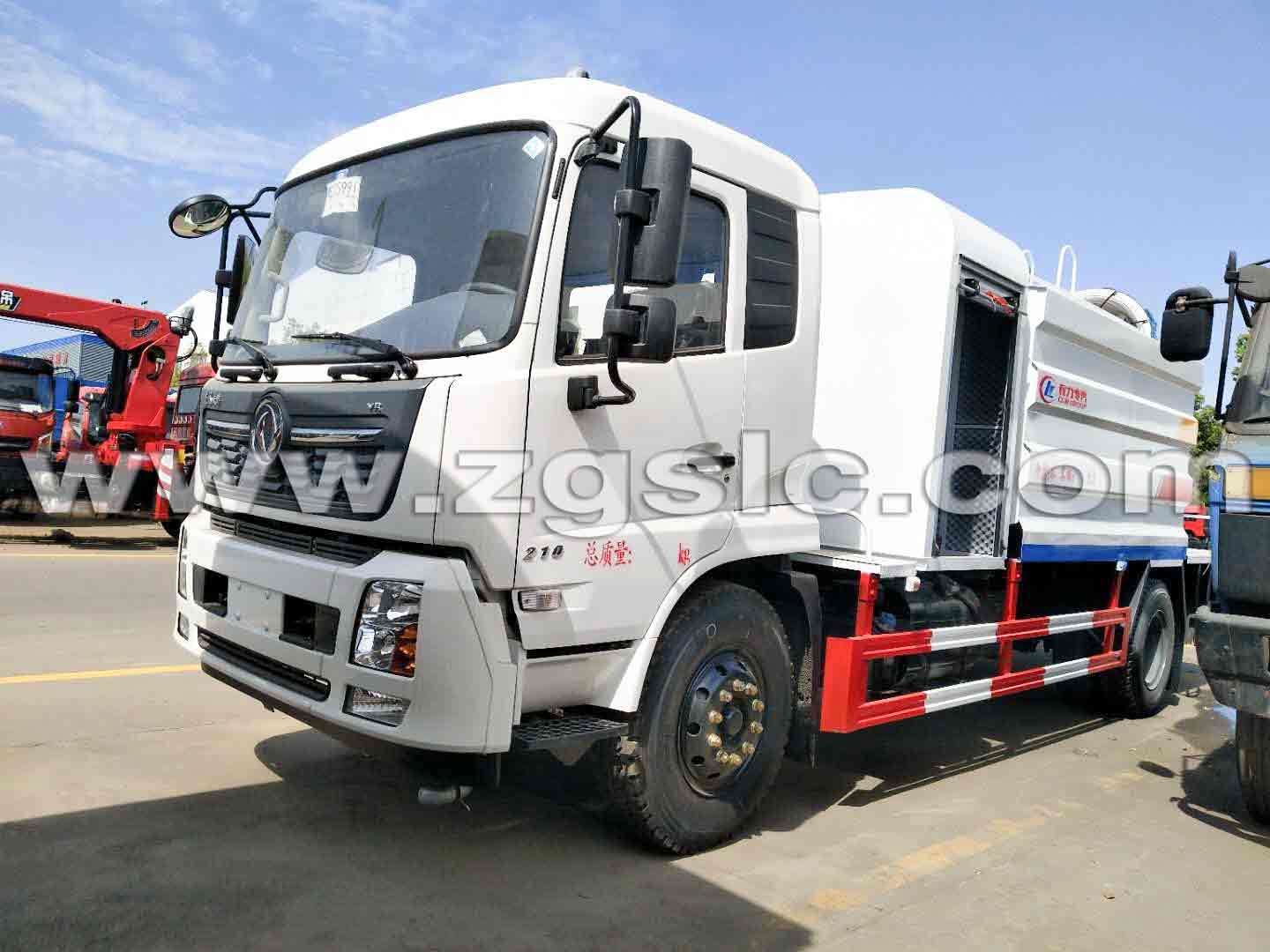 東風(fēng)天錦抑塵車(chē)