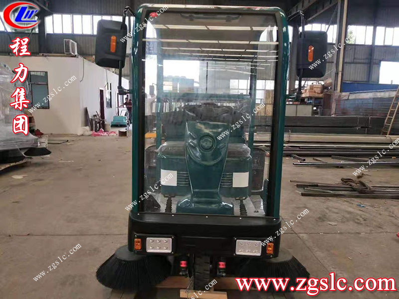 上圖為程力集團(tuán)電動掃地機(jī)正視圖
