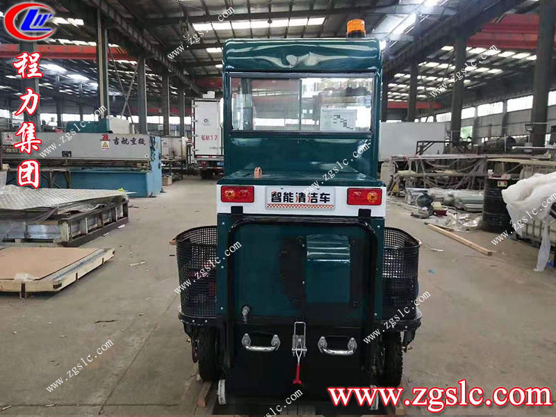 上圖為程力集團(tuán)電動掃地機(jī)后視圖